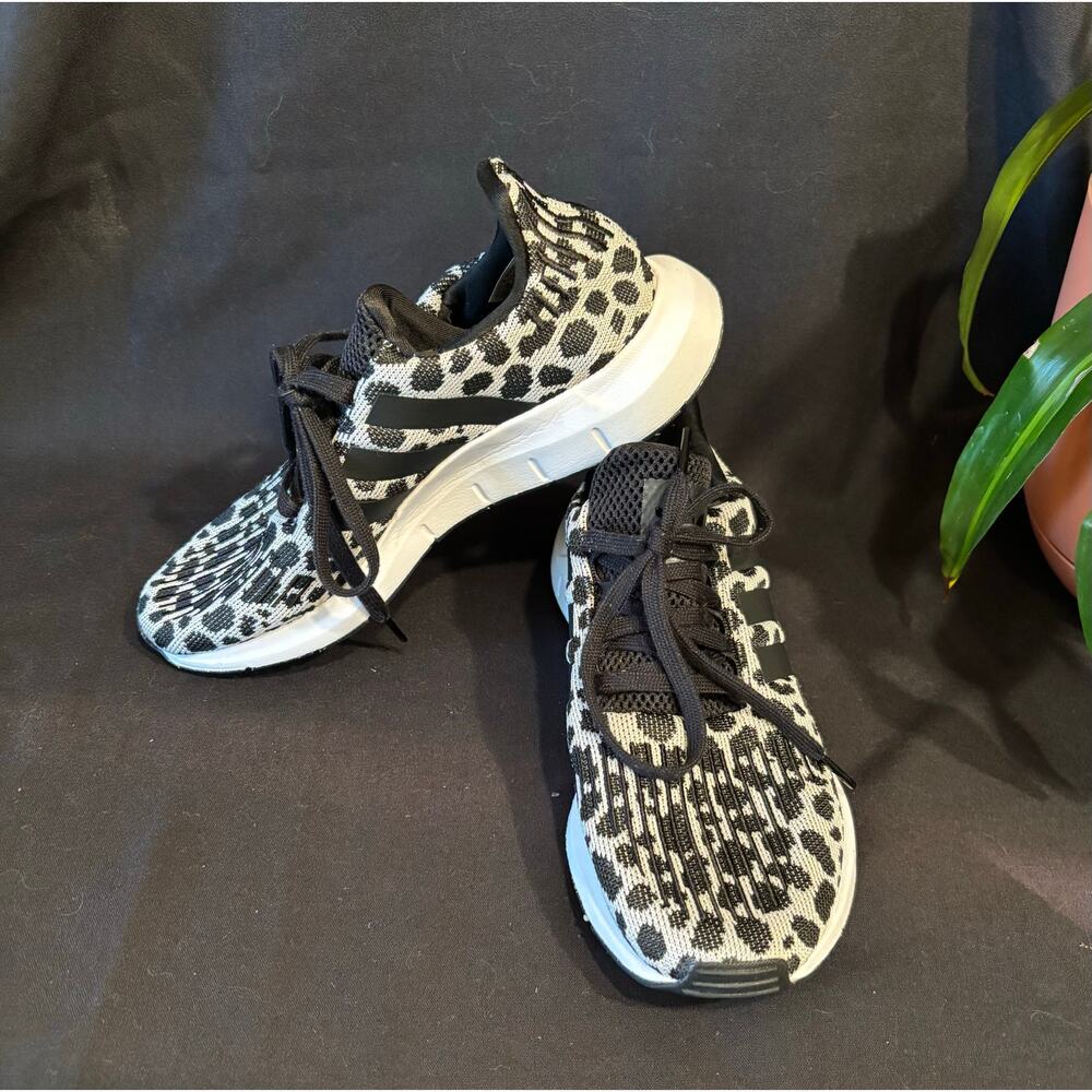 Women’s Adidas Swift Run Leopard White Black Athletic Sneaker Trainer Shoes, 8
